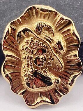 VINTAGE Gold tone metal Georgian woman's face brooch w/ ruffled edges 1960s pin